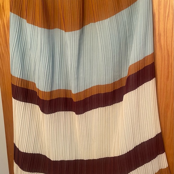 Zara skirt size large good for spring. - Picture 4 of 5